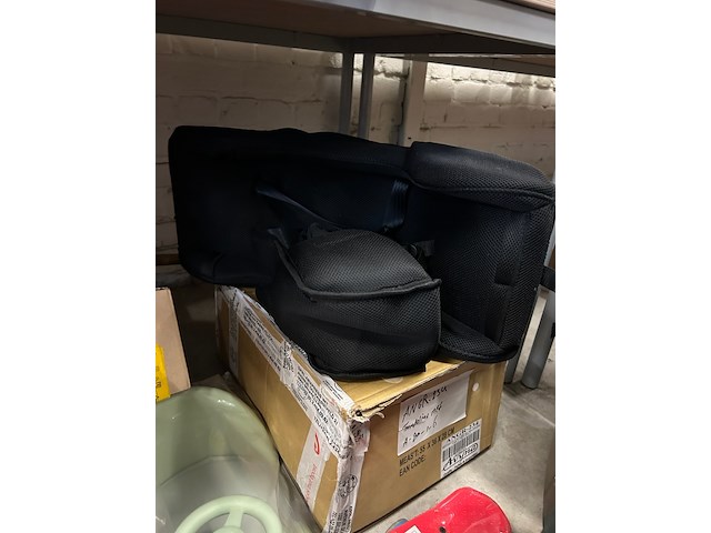 Partij diversen w.o. woonaccessoires en golftas - afbeelding 3 van  11