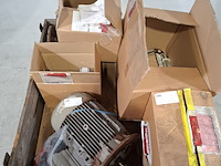 Partij diversen - afbeelding 2 van  9