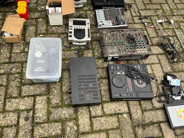 Partij dj materiaal - afbeelding 24 van  25