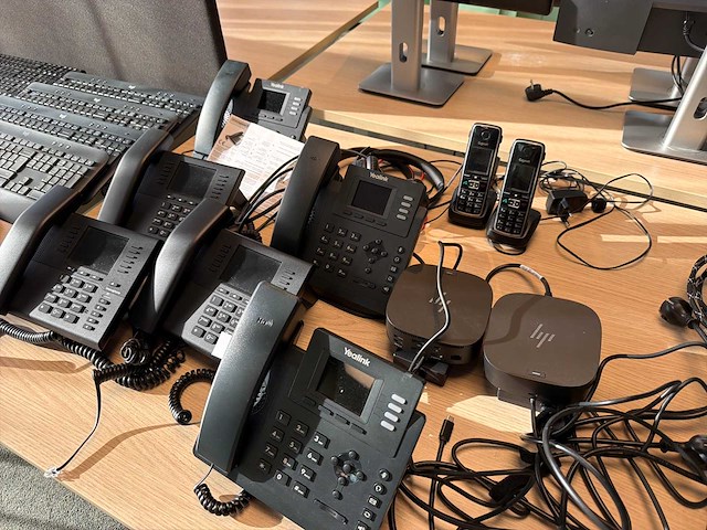 Partij docking stations huistelefoons en kantoor accessoires - afbeelding 2 van  5