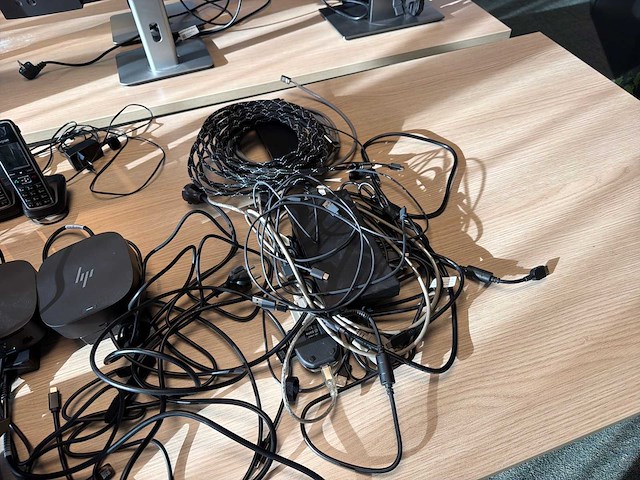 Partij docking stations huistelefoons en kantoor accessoires - afbeelding 3 van  5