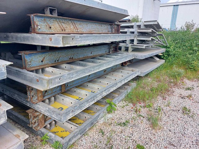 Partij doka framax xlife systeembekisting ca. 298 m² inclusief stortsteiger, klemmen en hijsmiddelen - afbeelding 4 van  7