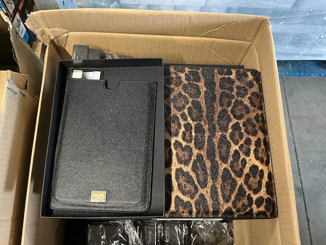Partij dolce & gabbana tablet hoezen (38x) - afbeelding 1 van  8
