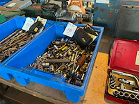 Partij doppen in plastic krat - afbeelding 3 van  3