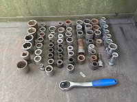 Partij doppen met dopsleutel (65x) - afbeelding 2 van  5