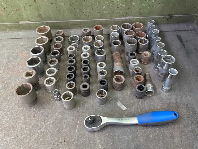 Partij doppen met dopsleutel (65x) - afbeelding 3 van  5