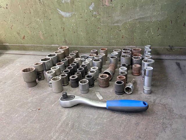 Partij doppen met dopsleutel (65x) - afbeelding 5 van  5