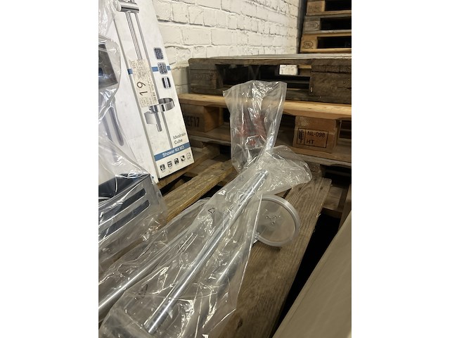 Partij douchesets en badkameraccessoires, w.o. hansgrohe, ideal, scheffer - afbeelding 5 van  9