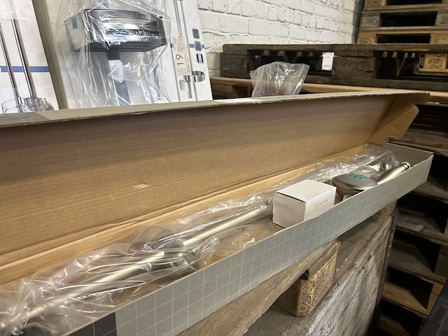 Partij douchesets en badkameraccessoires, w.o. hansgrohe, ideal, scheffer - afbeelding 6 van  9