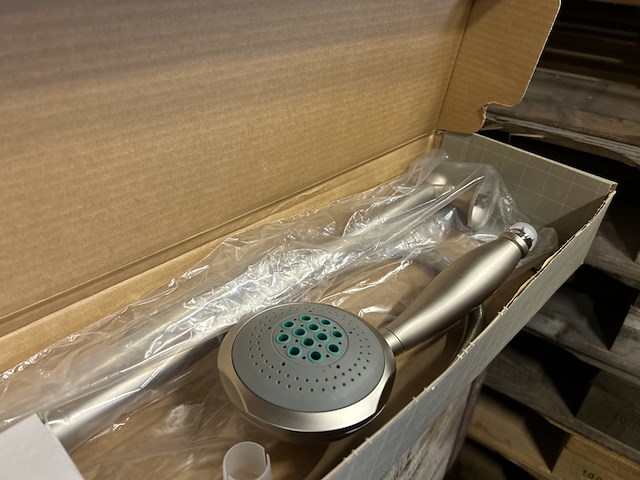 Partij douchesets en badkameraccessoires, w.o. hansgrohe, ideal, scheffer - afbeelding 7 van  9