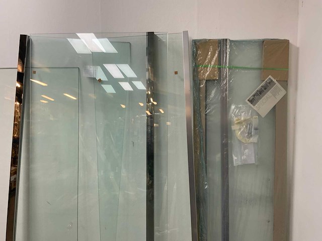 Partij douchewanden, accessoires en toebehoren - afbeelding 4 van  8