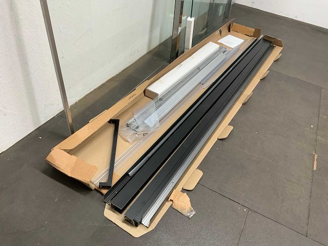 Partij douchewanden, accessoires en toebehoren - afbeelding 5 van  8