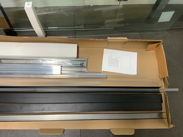 Partij douchewanden, accessoires en toebehoren - afbeelding 8 van  8