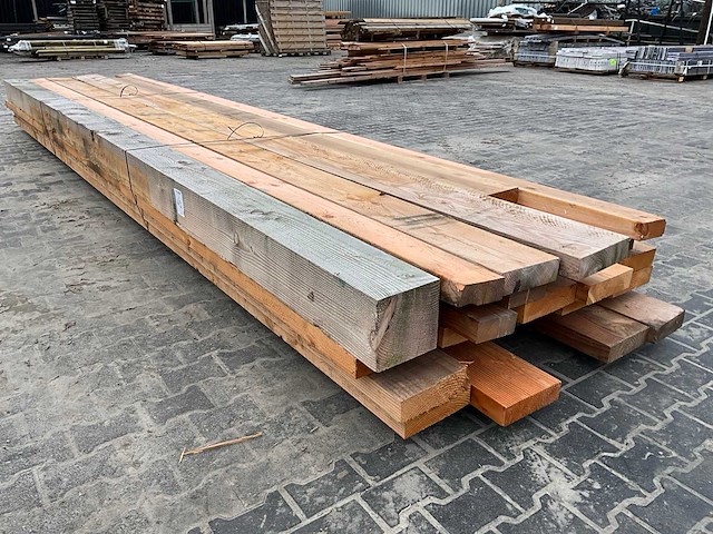 Partij douglas balken 500 cm - afbeelding 1 van  3