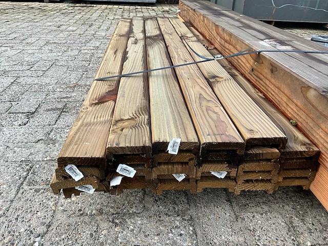 Partij douglas balken en afdeklatten - afbeelding 5 van  6