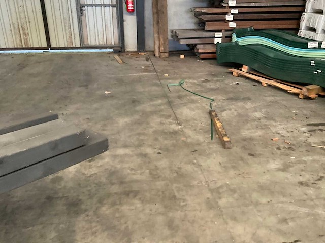Partij douglas hout - zwart gespoten - afbeelding 6 van  9