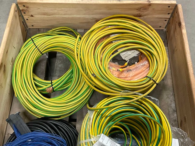 Partij draad en kabels - afbeelding 2 van  4