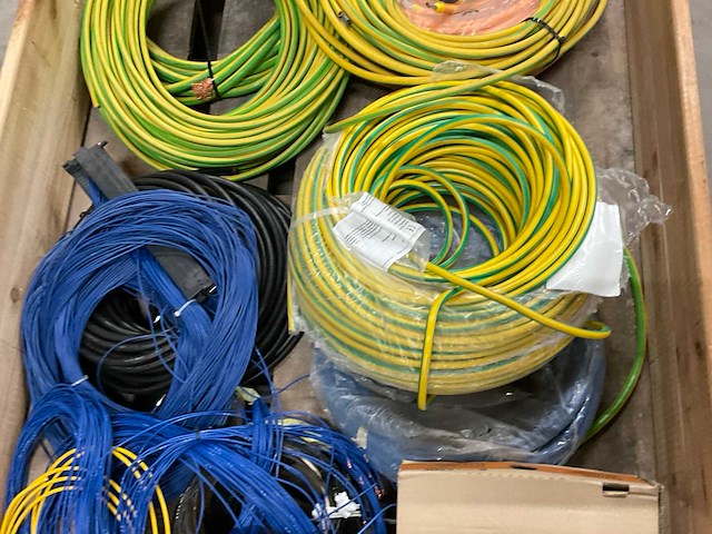 Partij draad en kabels - afbeelding 3 van  4
