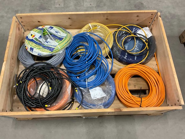 Partij draad en kabels - afbeelding 1 van  4