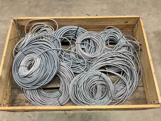 Partij draad en kabels - afbeelding 1 van  3