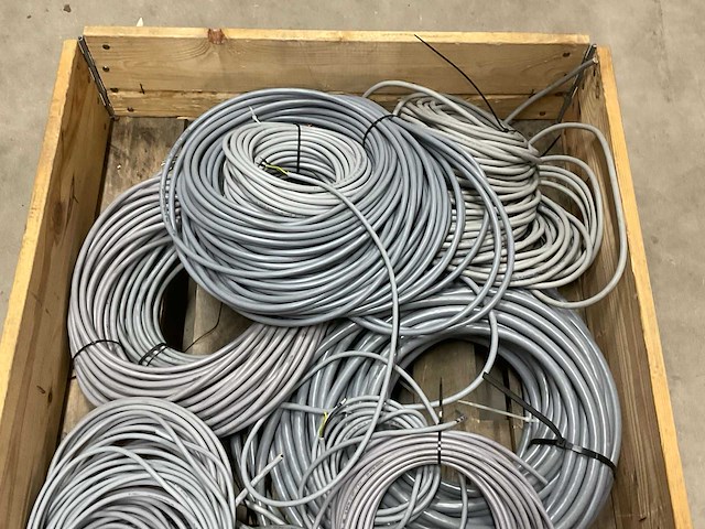 Partij draad en kabels - afbeelding 2 van  3