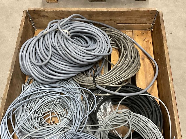 Partij draad en kabels - afbeelding 2 van  4