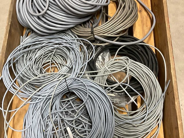 Partij draad en kabels - afbeelding 3 van  4