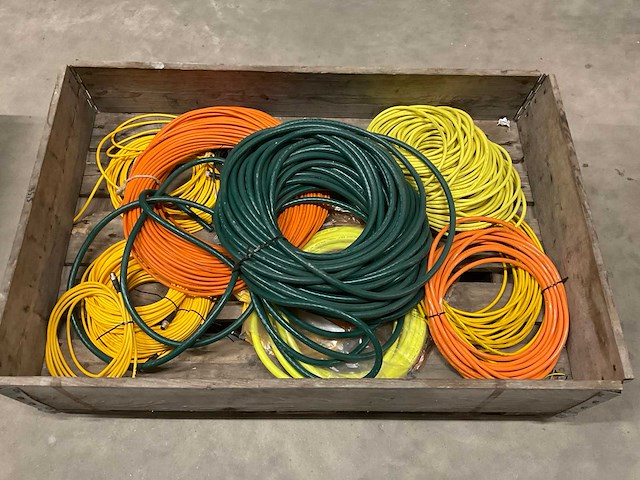 Partij draad en kabels - afbeelding 1 van  4