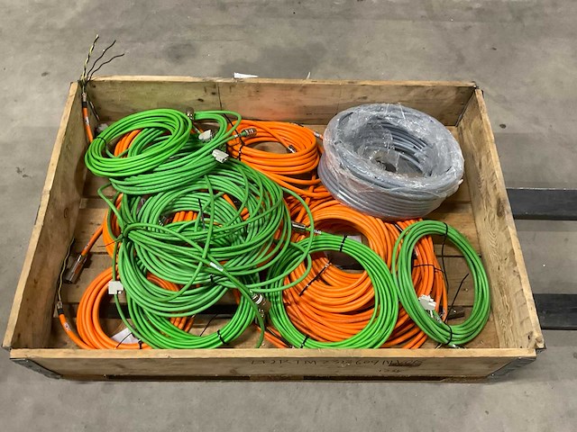 Partij draad en kabels - afbeelding 1 van  4
