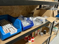 Partij draadkammen, koppelstukjes en afdichtprofielen - afbeelding 1 van  7