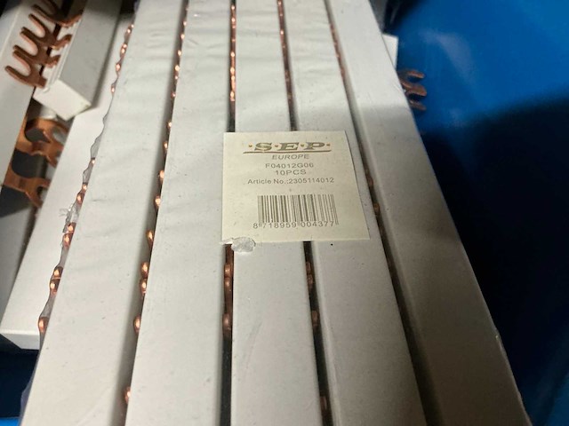 Partij draadkammen, koppelstukjes en afdichtprofielen - afbeelding 3 van  7