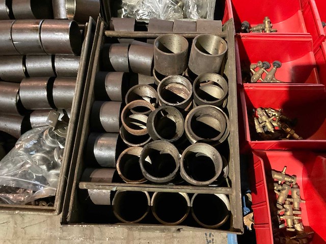 Partij draadkoppelingen voor stalen buizen - afbeelding 2 van  6