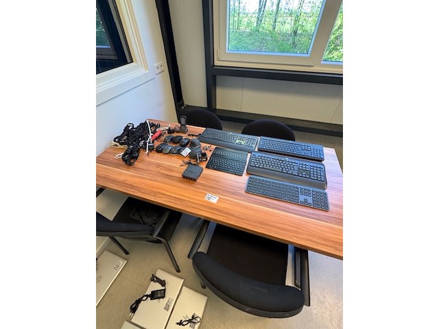 Partij draadloze toetsenborden, muizen en hdmi kabels logitech en hp - afbeelding 1 van  7