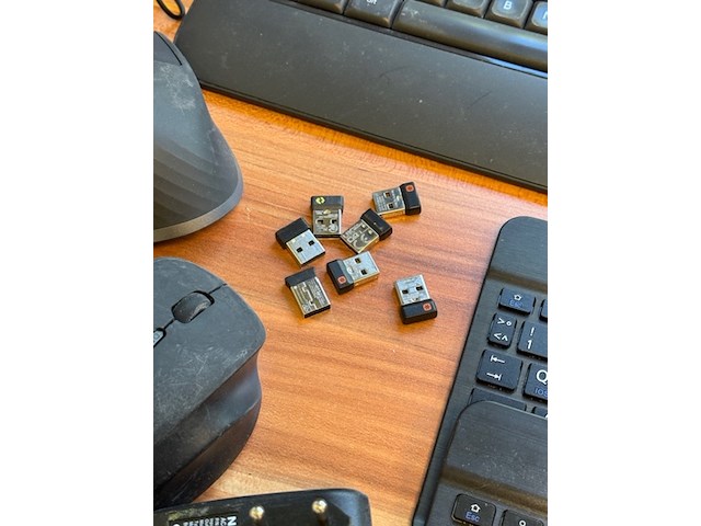 Partij draadloze toetsenborden, muizen en hdmi kabels logitech en hp - afbeelding 3 van  7