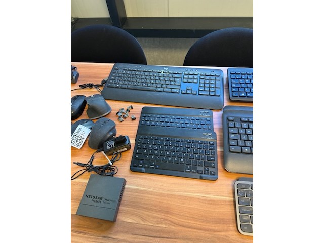 Partij draadloze toetsenborden, muizen en hdmi kabels logitech en hp - afbeelding 4 van  7