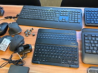 Partij draadloze toetsenborden, muizen en hdmi kabels logitech en hp - afbeelding 4 van  7