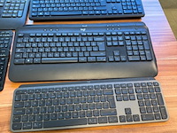 Partij draadloze toetsenborden, muizen en hdmi kabels logitech en hp - afbeelding 5 van  7