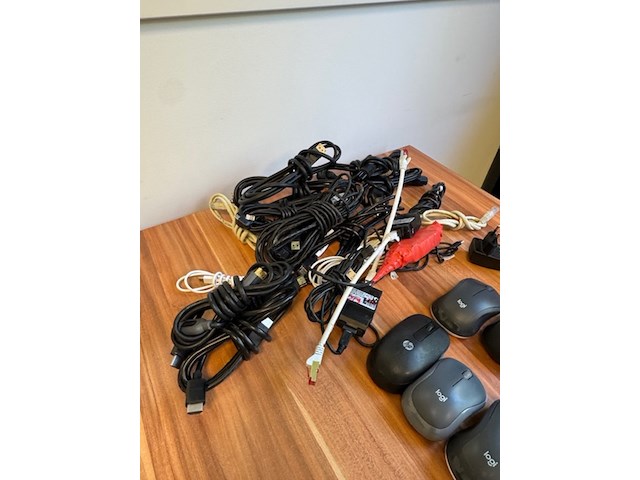 Partij draadloze toetsenborden, muizen en hdmi kabels logitech en hp - afbeelding 7 van  7