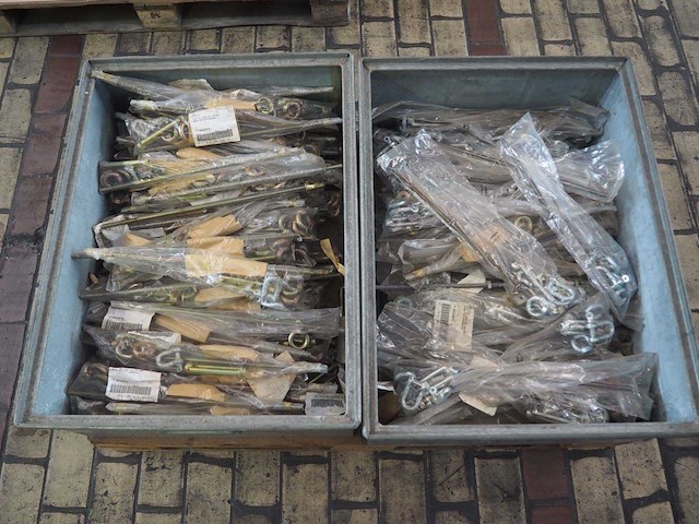 Partij draadspanners, inclusief bakken en pallet - afbeelding 1 van  8