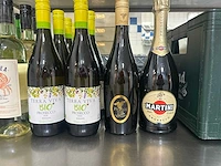 Partij drankflessen en krat bier - afbeelding 3 van  5