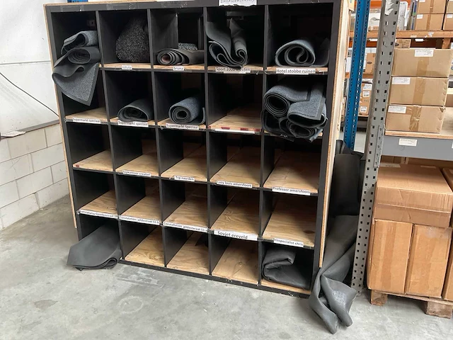 Partij droogloopmatten, 14 stuks - afbeelding 1 van  6