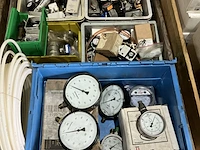 Partij drukregelaars en pneumatisch artikelen