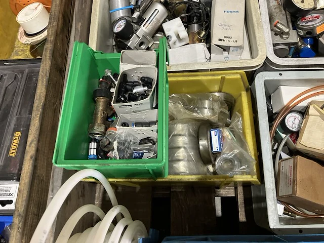 Partij drukregelaars en pneumatisch artikelen - afbeelding 6 van  7