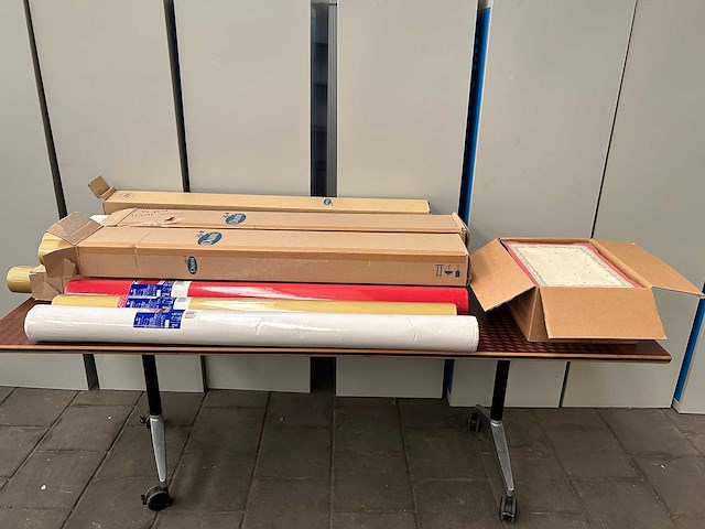 Partij duni tafelkleedrollen en placemats - afbeelding 1 van  8