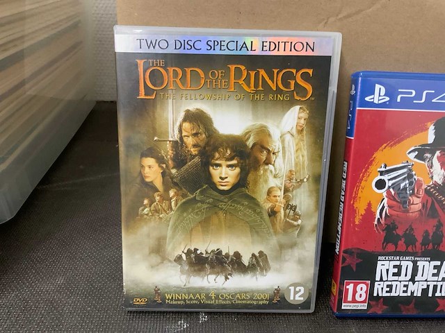 Partij dvd's, cd's, vhs, stripboeken, magazines - afbeelding 2 van  27