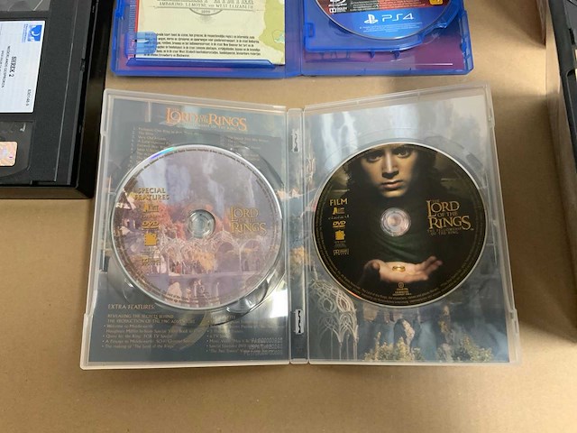 Partij dvd's, cd's, vhs, stripboeken, magazines - afbeelding 18 van  27