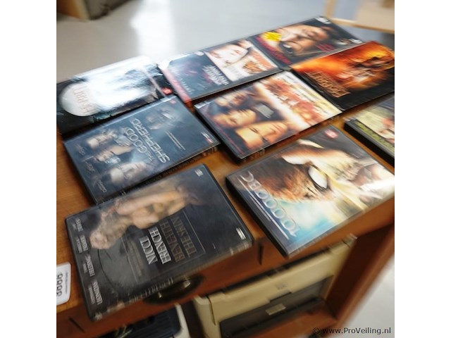 Partij dvd's en videobanden in verhuisdoos - afbeelding 4 van  5