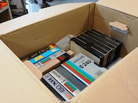 Partij dvd's en videobanden in verhuisdoos - afbeelding 5 van  5