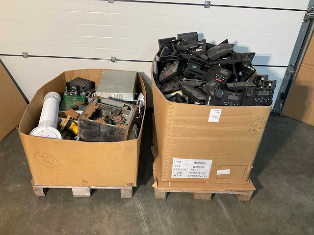 Partij e-scrap - afbeelding 1 van  3