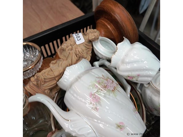 Partij eerdere kavels in krat - afbeelding 3 van  5